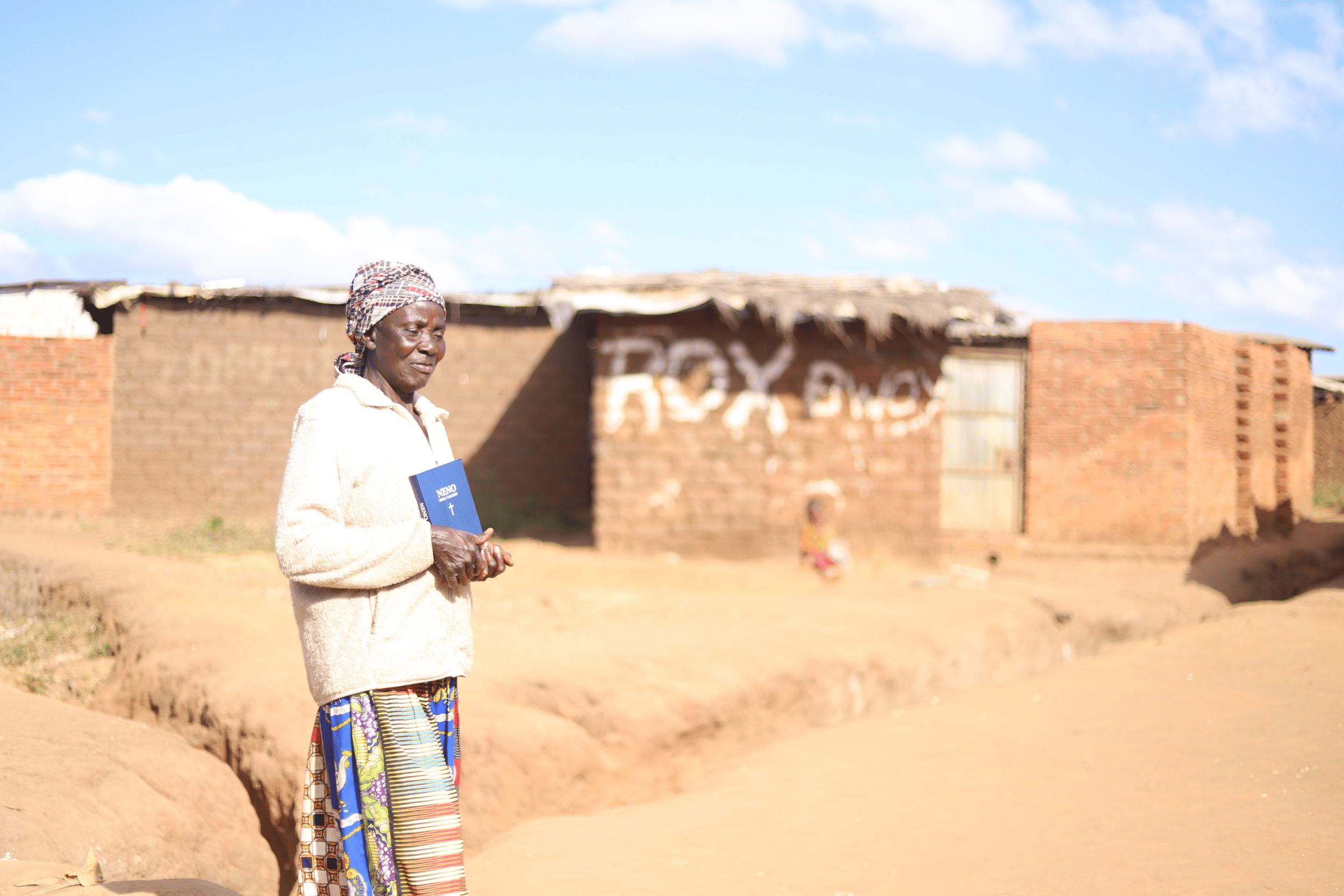 De vrouw van het goede nieuws in een vluchtelingenkamp in Malawi